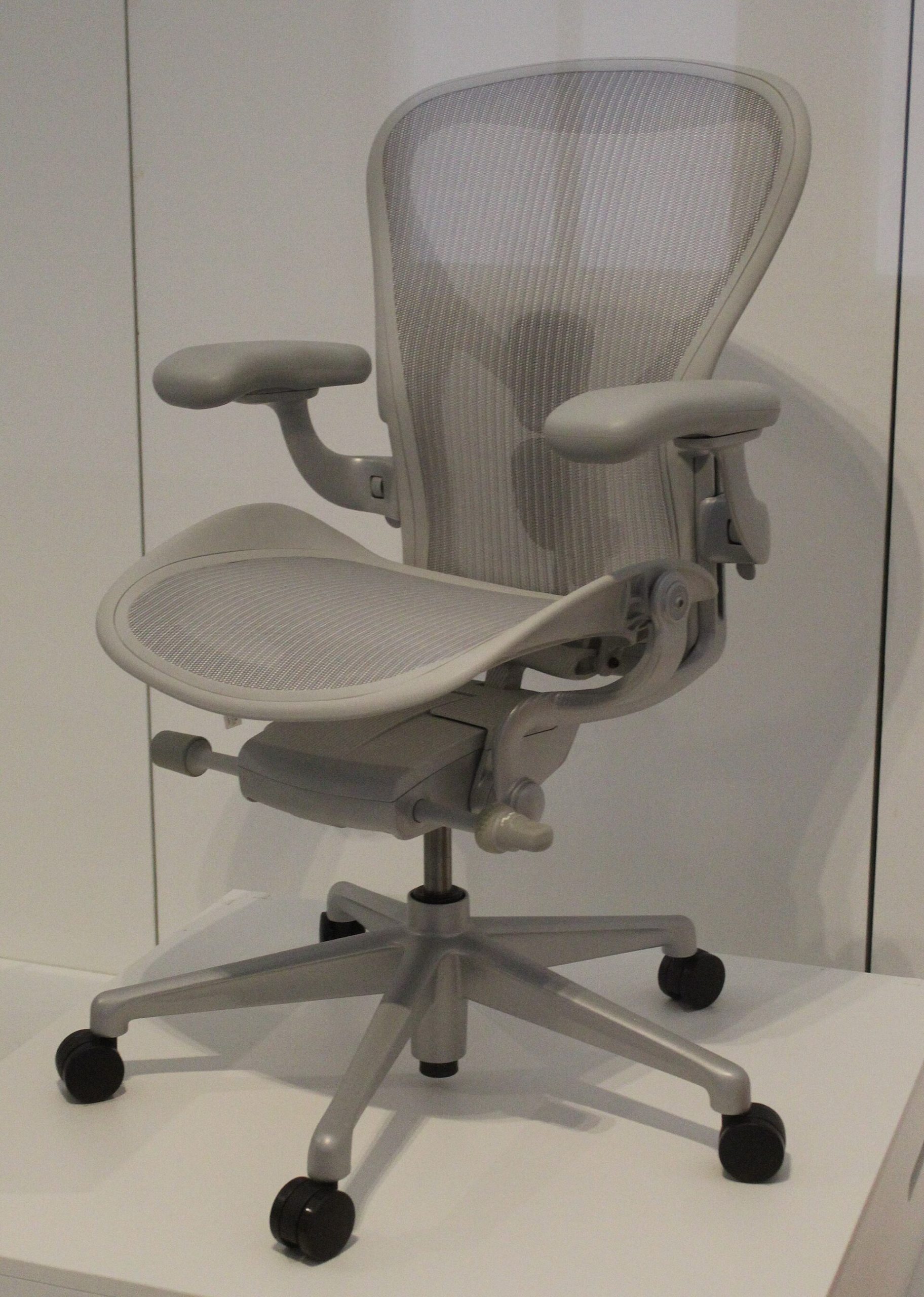 Ergonomic mesh office chair with lumbar support and adjustable armrests