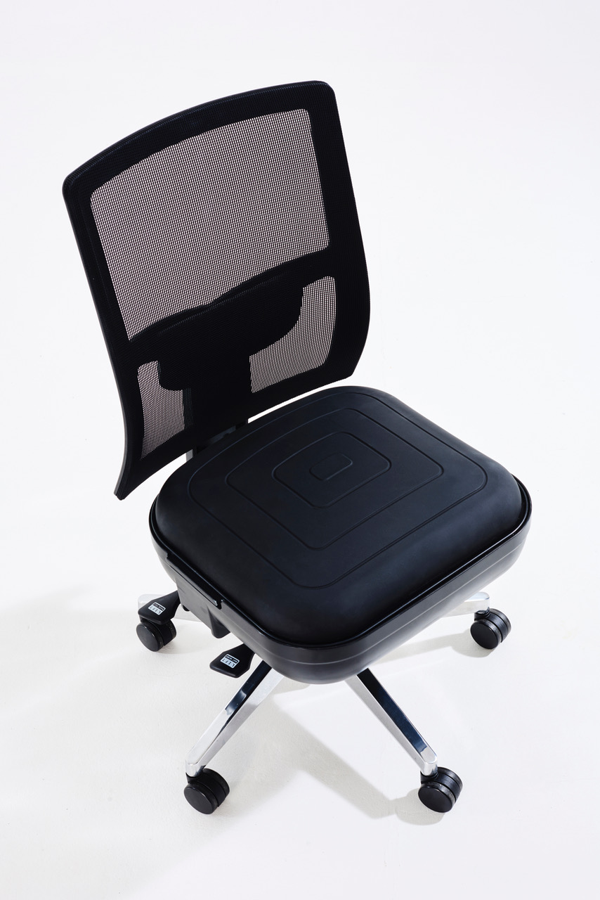 Black mesh ergonomic office chair